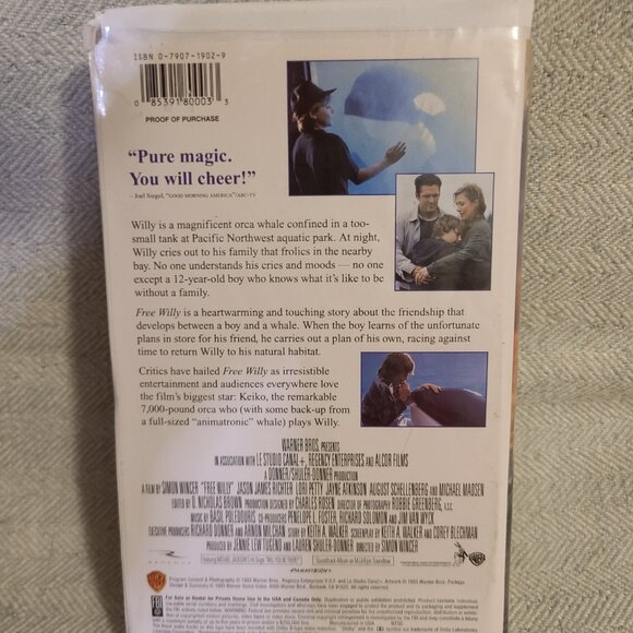 Free Willy VHS - Picture 2 of 11